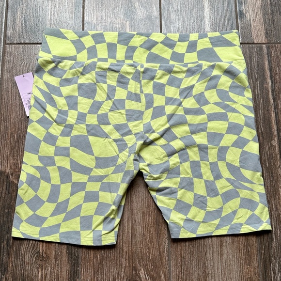 𝕐𝕖𝕝𝕝𝕠𝕨 𝕔𝕙𝕖𝕔𝕜𝕖𝕕 𝕓𝕚𝕜𝕖𝕣 𝕤𝕙𝕠𝕣𝕥𝕤!❁ - Picture 3 of 6